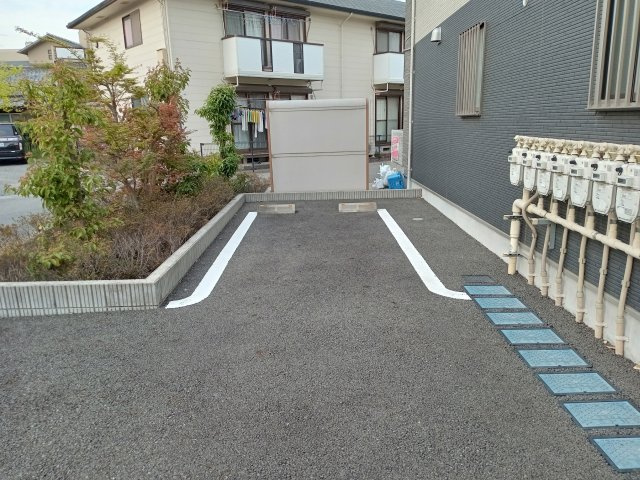 サンモールキューブの駐車場