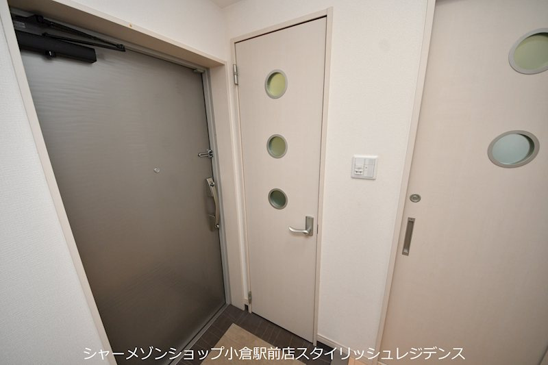 フェルト127の玄関