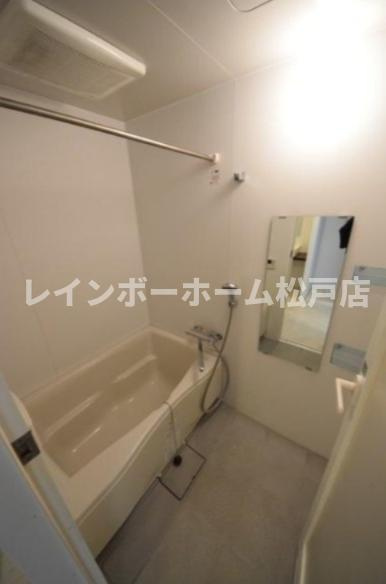 Rising place 松戸の浴室