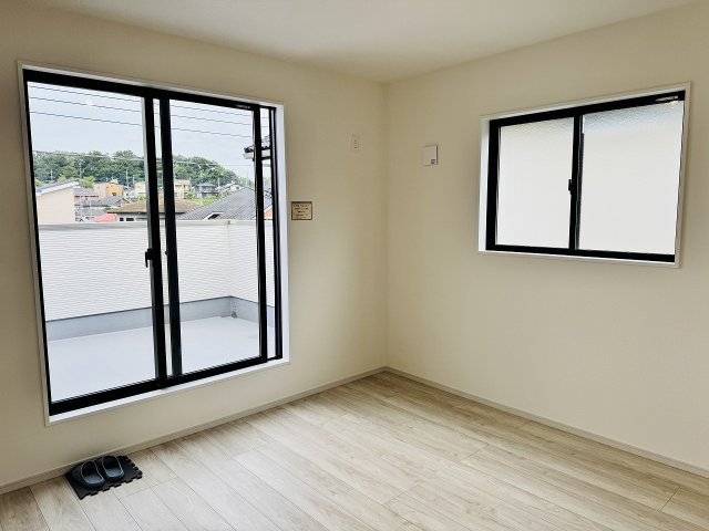 八王子市　片倉町　新築一戸建て　２５期の寝室|～2階8.0帖の主寝室　ベッドなど大型家具のレイアウトもしやすい広さです～
