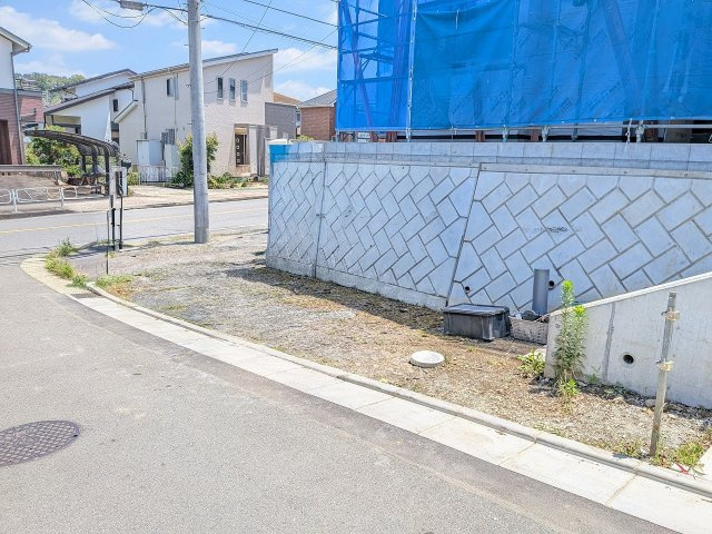 八王子市　片倉町　新築一戸建て　２５期の駐車場|～L字型に2台駐車可能カースペース～