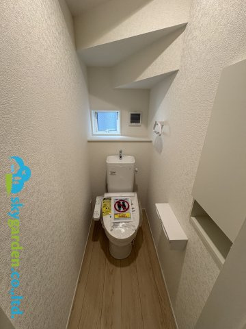 寒川町宮山第24　新築戸建　全２棟２号棟のトイレ|1階のトイレ