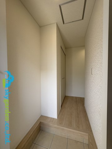 寒川町宮山第24　新築戸建　全２棟２号棟の玄関|玄関の様子