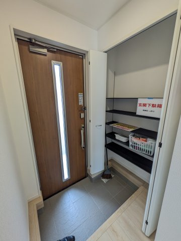 いわき市常磐下湯長谷町　 ご案内も即日ご対応可能☆の玄関|■玄関の写真です■□■　
シューズボックスは収納力たっぷりで、整理整頓も楽ちんですね。