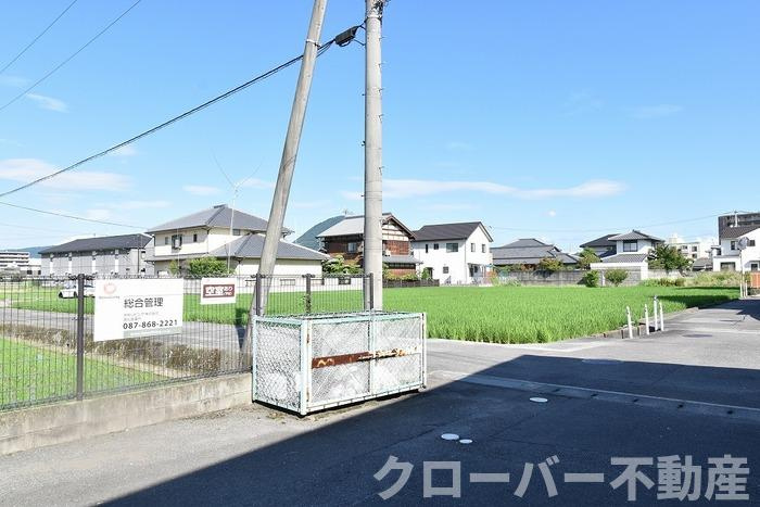 ベルコート B棟の展望|ゴミ置き場