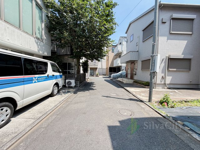 渋谷区代々木5丁目の前面道路含む現地写真