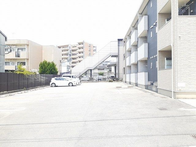 ベストハウス金の隈の駐車場