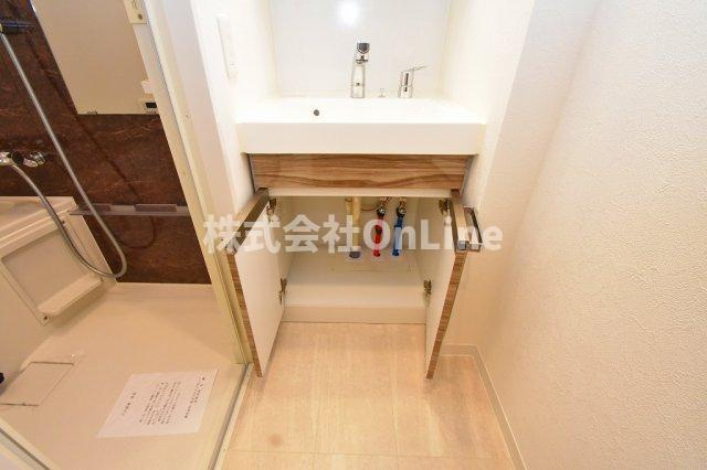 ルネフラッツ谷町四丁目の独立洗面台