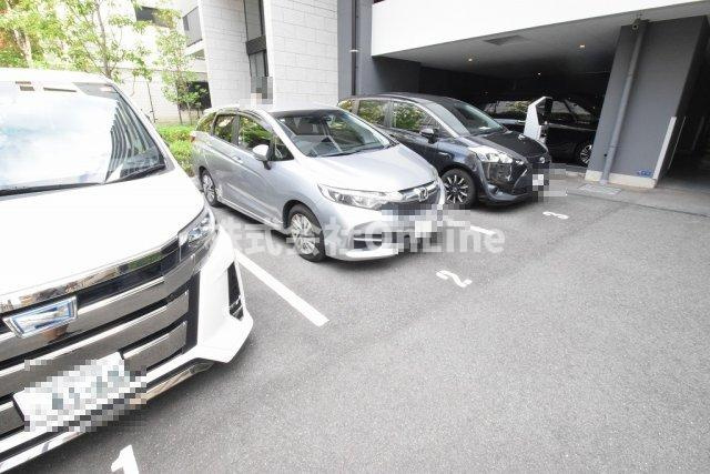 ルネフラッツ谷町四丁目の駐車場