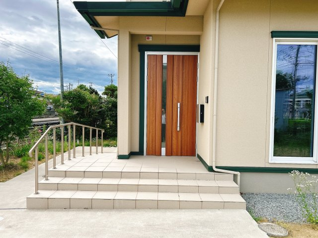 南相馬市原町区中古住宅 築浅2LDK 陽当たり良好！ 不動産プラスの玄関|玄関の写真です。鍵交換とクリーニングを行います。防犯面にも配慮してお引き渡しいたします。