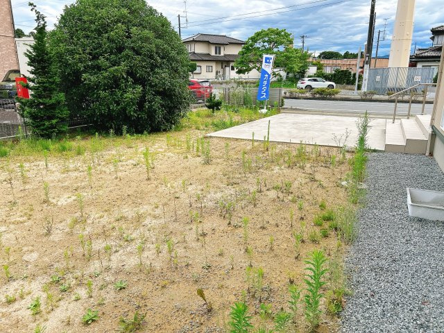 南相馬市原町区中古住宅 築浅2LDK 陽当たり良好！ 不動産プラスの庭|広めのお庭でゆっくりお過ごしいただけます。