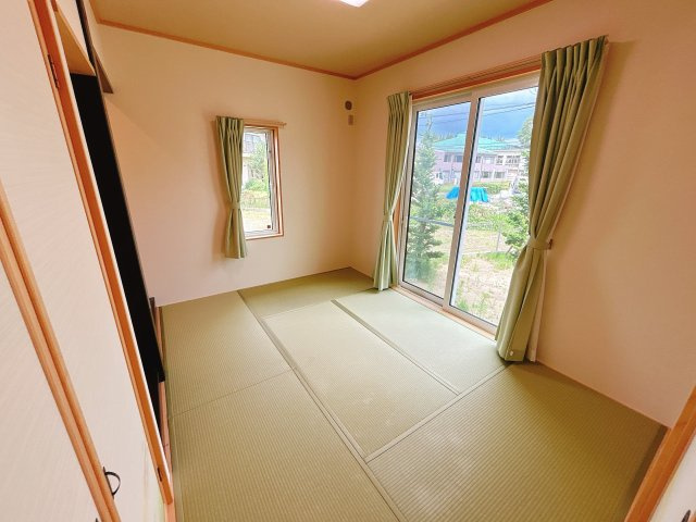 南相馬市原町区中古住宅 築浅2LDK 陽当たり良好！ 不動産プラスの和室|1階和室の写真です。ハウスクリーニングを行います。南面に面しているので晴れの日は畳の部屋でゴロゴロするのが気持ちいですよね。
