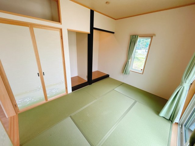 南相馬市原町区中古住宅 築浅2LDK 陽当たり良好！ 不動産プラスの和室|1階和室の写真です。ハウスクリーニングを行います。南面に面しているので晴れの日は畳の部屋でゴロゴロするのが気持ちいですよね。