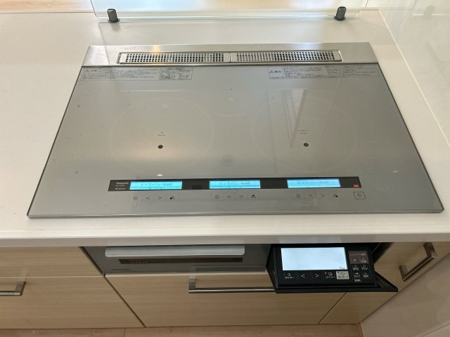南相馬市原町区中古住宅 築浅2LDK 陽当たり良好！ 不動産プラスのキッチン|キッチンの写真です。シンクが広く、お鍋など大きな洗い物もしやすいキッチンです。しっかりクリーニングいたします。
