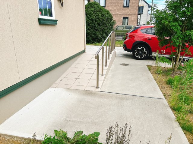 南相馬市原町区中古住宅 築浅2LDK 陽当たり良好！ 不動産プラスのエントランス|スロープがつきますので昇降に便利です。