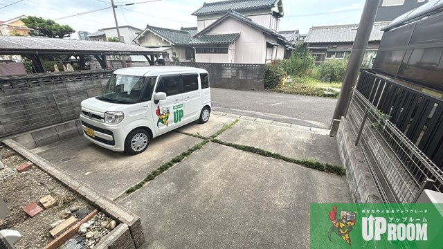 勝川戸建の駐車場