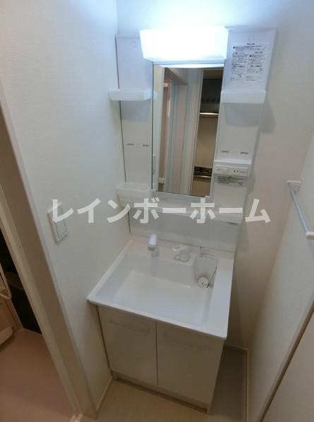リブリ・ポモドーロ　仲介手数料（賃料の1.10ヵ月）の50％OFF対象物件！の洗面所|明るい洗面所です