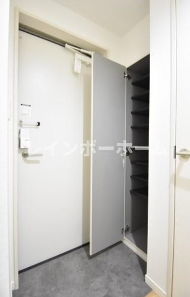 CRASTINE土呂の玄関