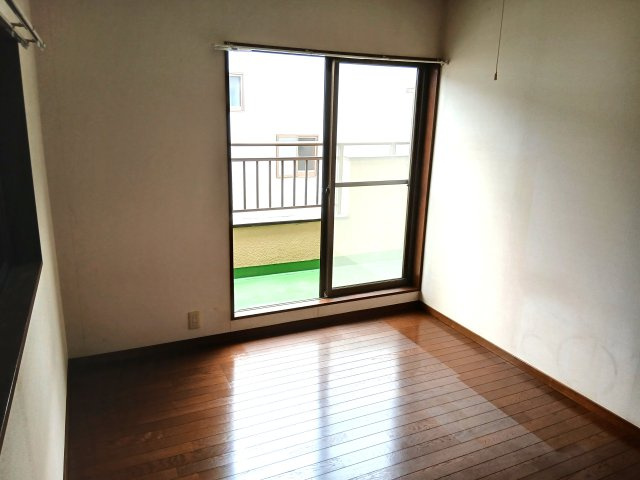 寄居町富田　貸家の寝室|2F