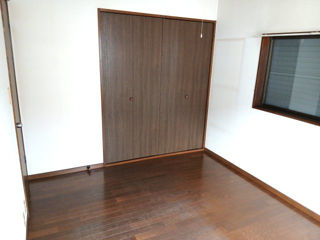 寄居町富田　貸家の洋室