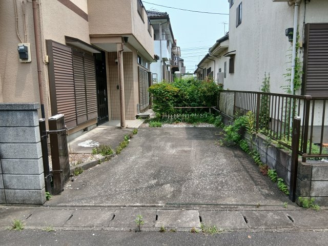 寄居町富田　貸家の駐車場