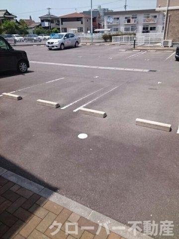 ペルシュワール　デゥー　Ａの駐車場