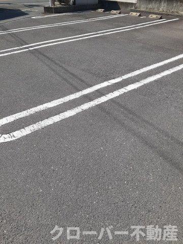プリーマ　パラスト　Ｂの駐車場
