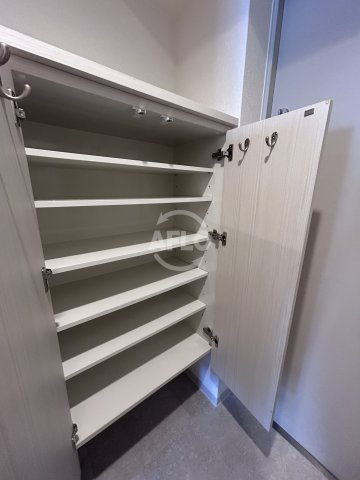 セレニテ江坂四番館の収納|SERENiTE江坂四番館　シューズボックス