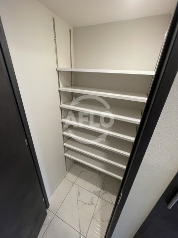 大阪市福島区海老江２丁目の賃貸マンションの設備|S-RESIDENCE福島diverse　玄関収納