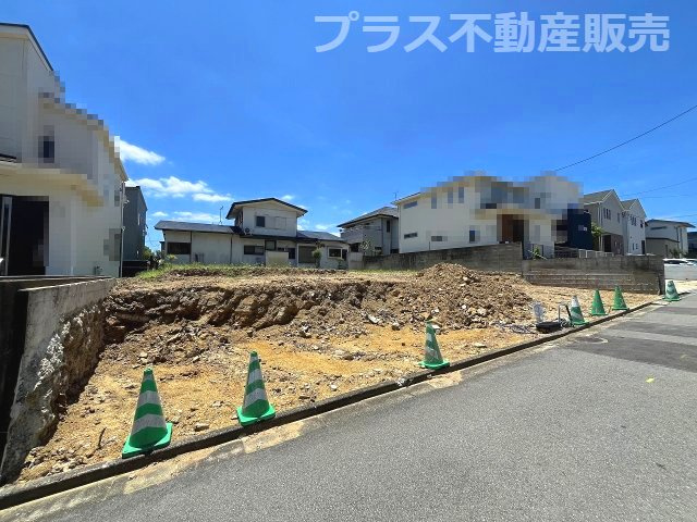 【外観】 | 福岡市東区美和台3丁目4期　2号棟（全2棟）【仲介手数料無料・0円】 | 現地写真。プラス不動産販売なら、現場の全ての棟をまとめてご見学頂けます。