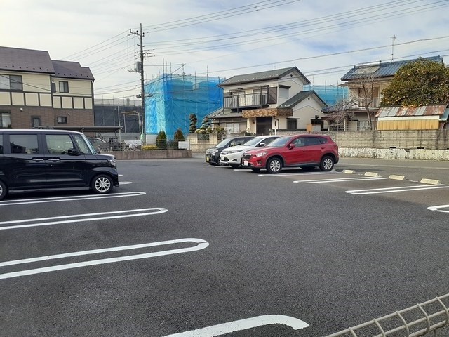 シャルマンメゾン・ウエストの駐車場