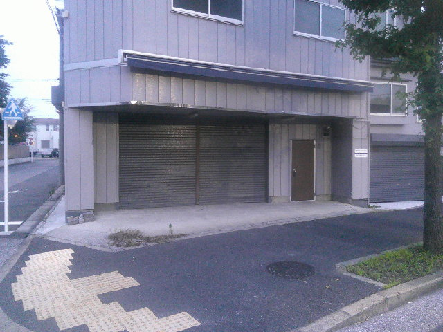 江戸川区鹿骨１丁目の倉庫の駐車場