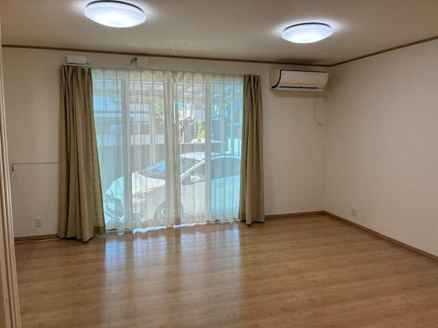 高知市南久万　中古戸建ての居間・リビング