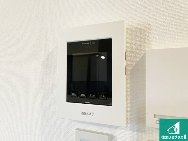 西宮市今津久寿川町　新築一戸建ての防犯設備|カラーモニターインターホン！声だけでなく来訪者の姿や顔がモニターで確認できるので、小さなお子様がいらっしゃるご家庭でも安心できます！