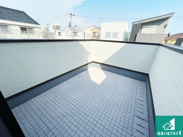 西宮市今津久寿川町　新築一戸建てのバルコニー|ワイドバルコニーは洗濯物を干すスペースが広いのでご家族が多くても安心！
