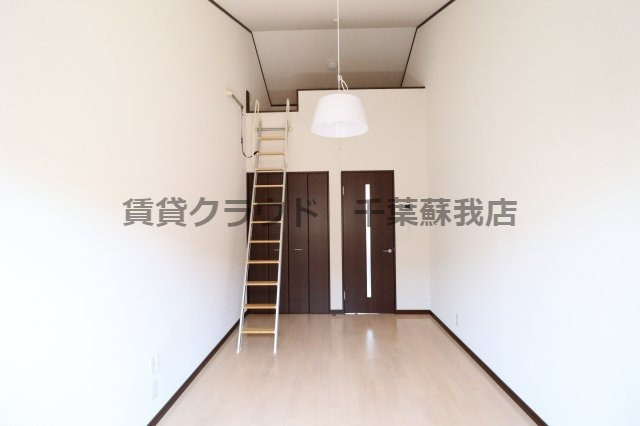 メゾンクレールの居間・リビング|1人暮らしにピッタリのお部屋です♪