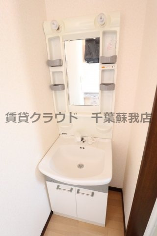 メゾンクレールの洗面所|朝の身支度に欠かせない独立洗面台♪