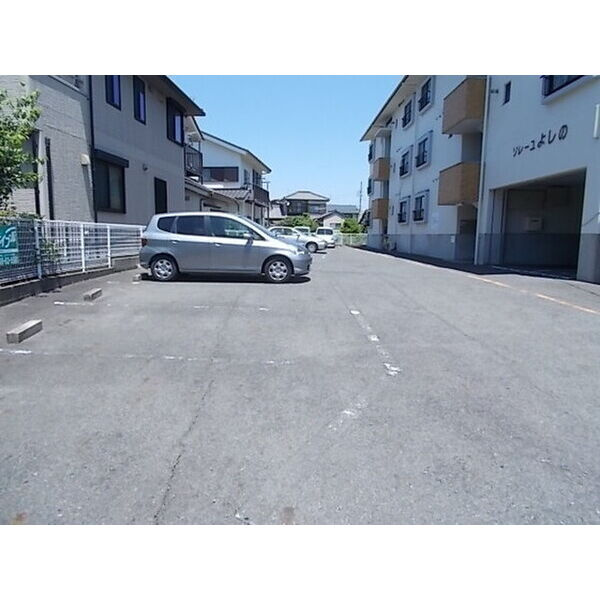 ソレーユよしのの駐車場