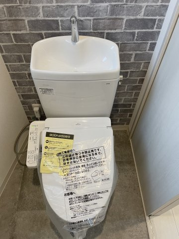 グランタワー池袋のトイレ|落ち着いた色調のトイレです