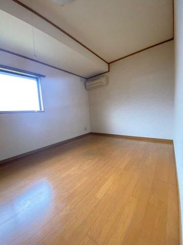 ハウスホールドの洋室|個人の部屋や寝室として使える洋室です