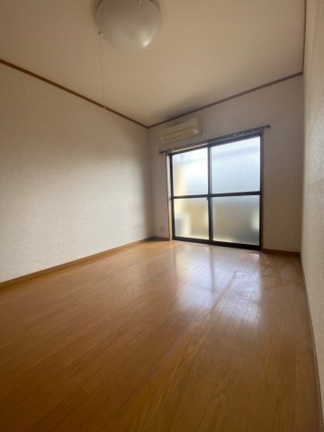 ハウスホールドの洋室|コンパクトで使いやすい洋室です