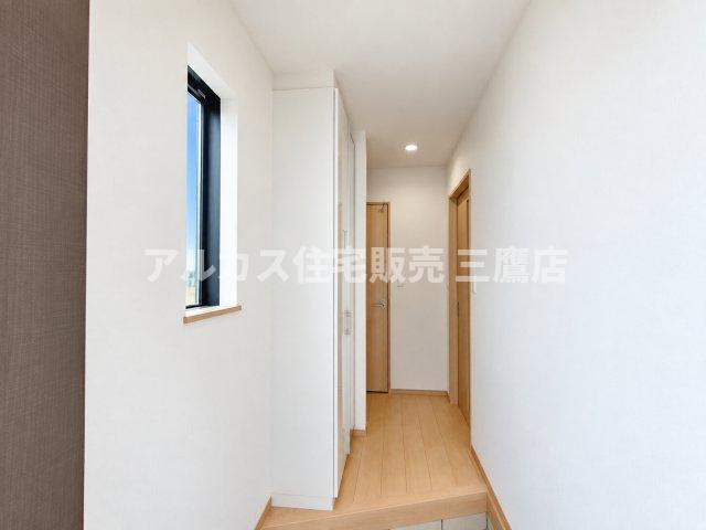 中央線 武蔵小金井駅 20分 新築戸建 小金井市前原町1丁目の玄関|コンパクトかつ機能的にまとまった、落ち着きのあるスマートな玄関まわりです。