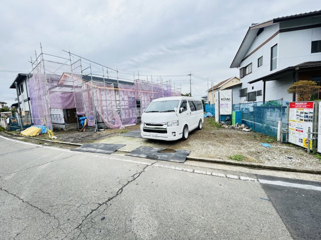 新築　高崎市阿久津町1期　１号棟の駐車場|現地写真　駐車スペースは並列2台6+1台分可能です！

