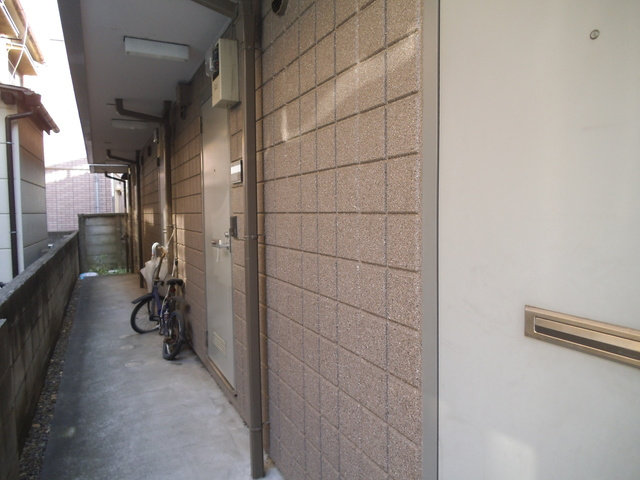 コーポ荻野のロビー|お部屋前通路です☆