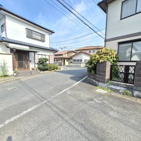 前橋市下新田町281-6の前面道路含む現地写真