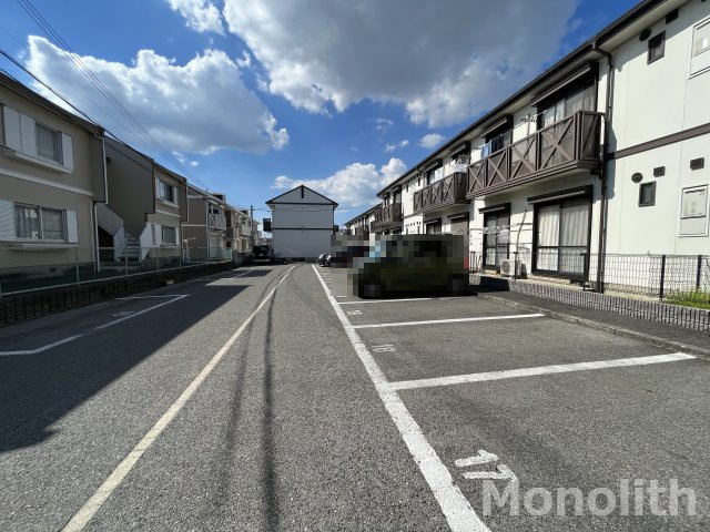 クールメゾン和泉C棟の駐車場