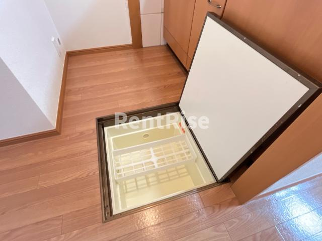 ウエストウィンのキッチン|床下収納