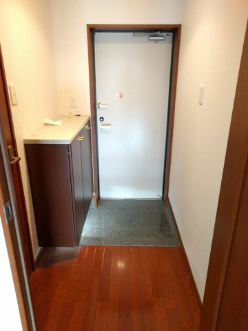JEWEL　COURT　A棟（ジュエルコート）の玄関
