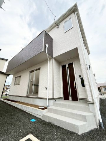 【仲介手数料無料】富士見市東大久保―新築分譲住宅―最終１棟―の外観|時を忘れる場所家族みんなが集い、楽しい会話と美味しいごはん。何気のない家族団らんの時間がついつい長く夜更かししてしまう。そんな束の間の幸せを感じさせてくれる場所でありたい。