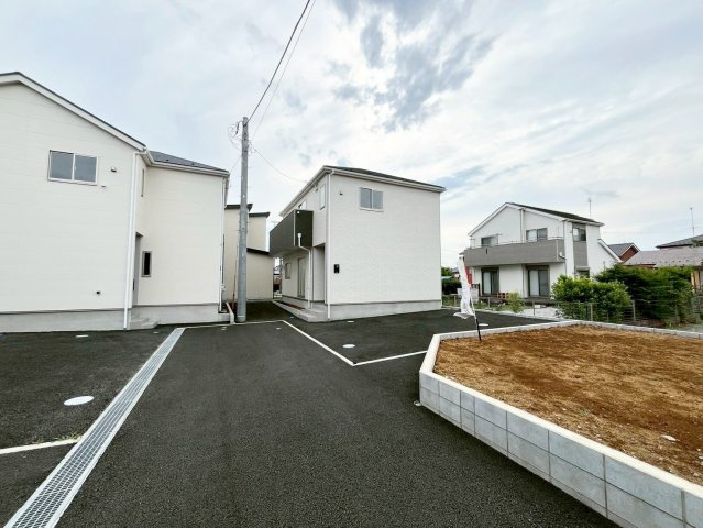 【仲介手数料無料】富士見市東大久保―新築分譲住宅―最終１棟―の前面道路含む現地写真|南採光で日当たりも良好。生活を彩る設備、豊富な収納が揃う邸宅！快適な住まいで《ワンランク上》の生活が送れます♪